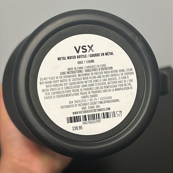 NEW Victoria’s Secret 40oz Tumbler - Picture 5 of 5